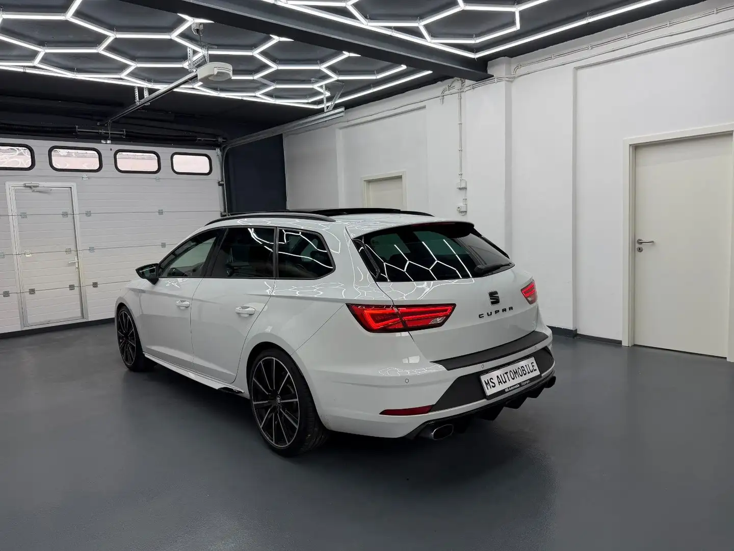 SEAT Leon ST Cupra 300 4Drive *PERFOMANCE*PANO*R.KAM* Weiß - 2