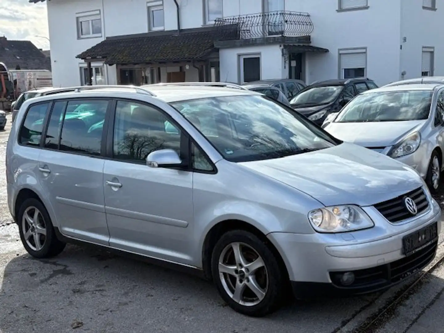 Volkswagen Touran Highline Automatik Grau - 1