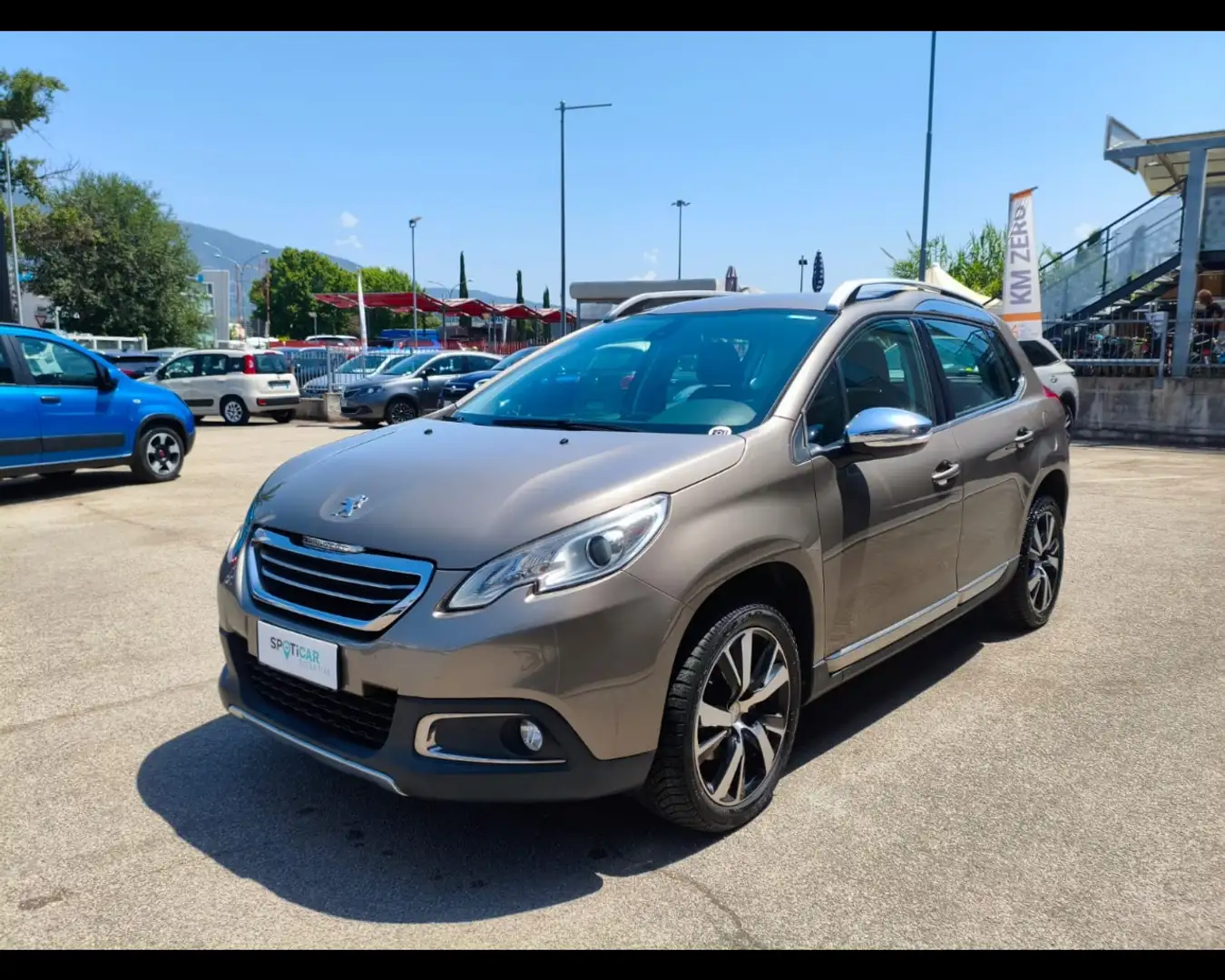 Peugeot 2008 1.6 BlueHDi Feline Beige - 1