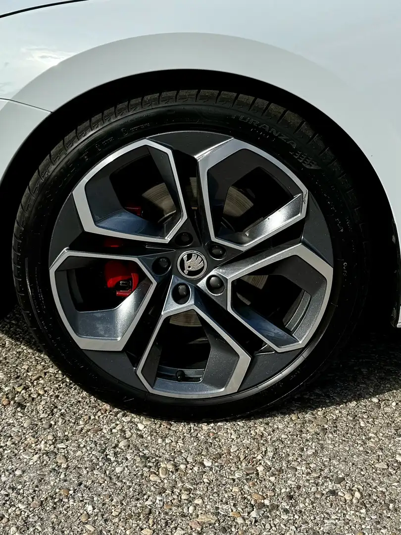 Skoda Octavia Octavia Combi 2,0 TDI RS DSG Weiß - 2