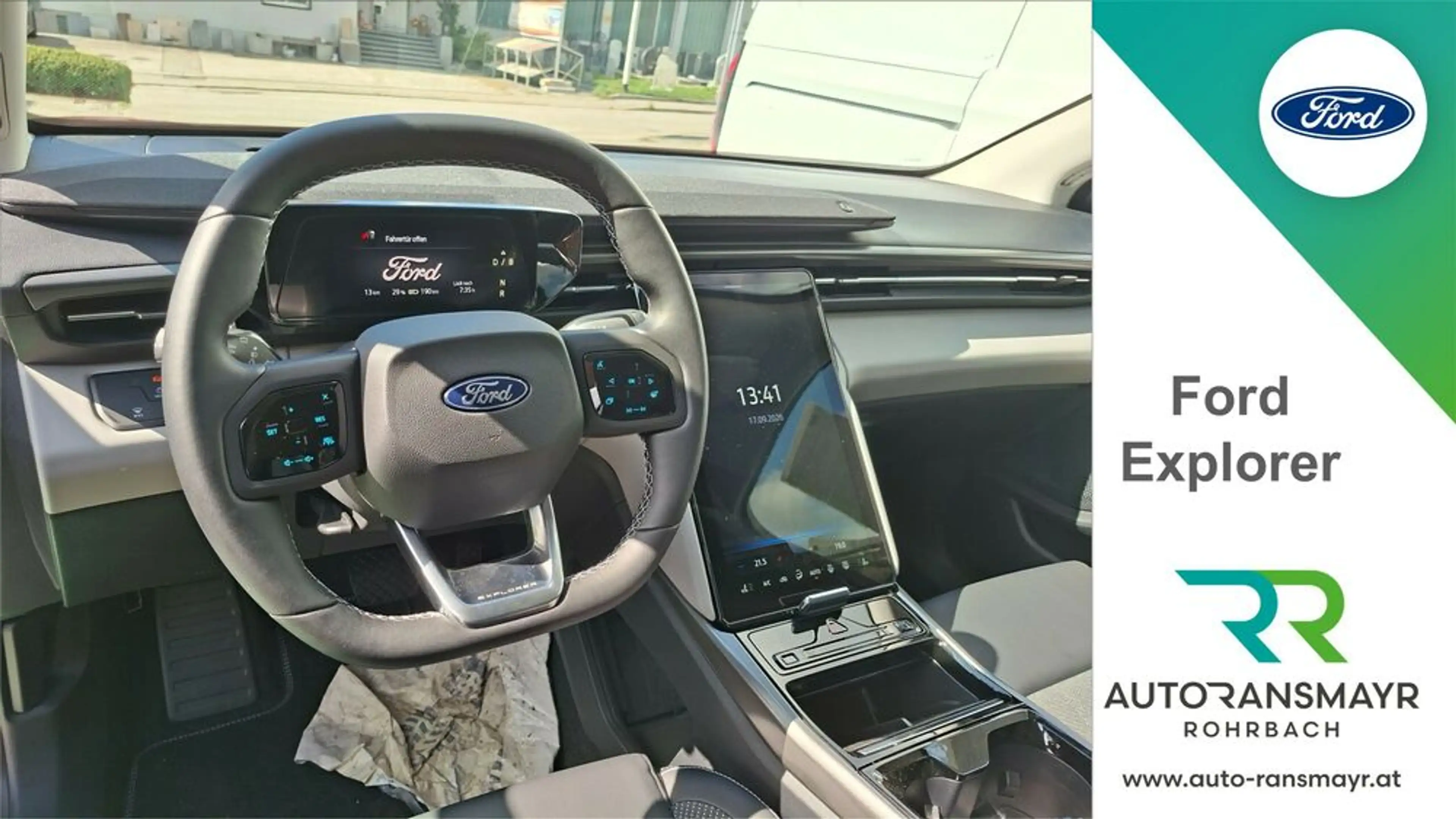 Ford Explorer AWD — photo 4
