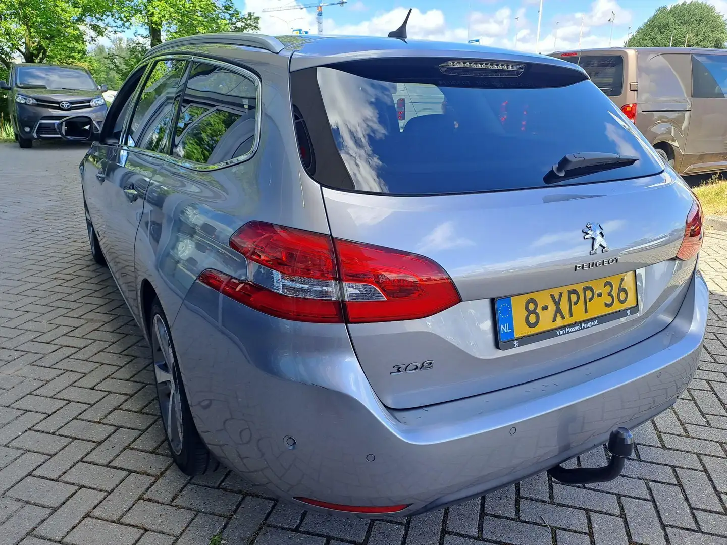 Peugeot 308 SW 1.2 e-THP Première Gris - 2