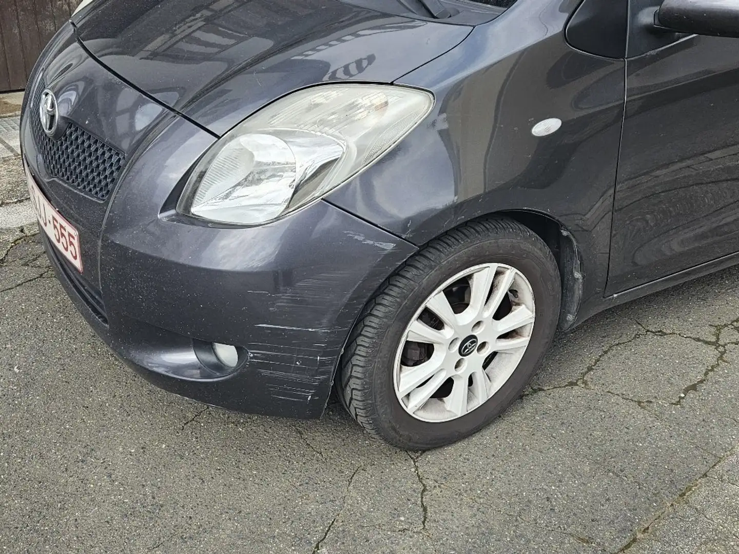 Toyota Yaris 1.3i VVT-i 16v Linea Sol -  LPG - boîte manuelle - 1