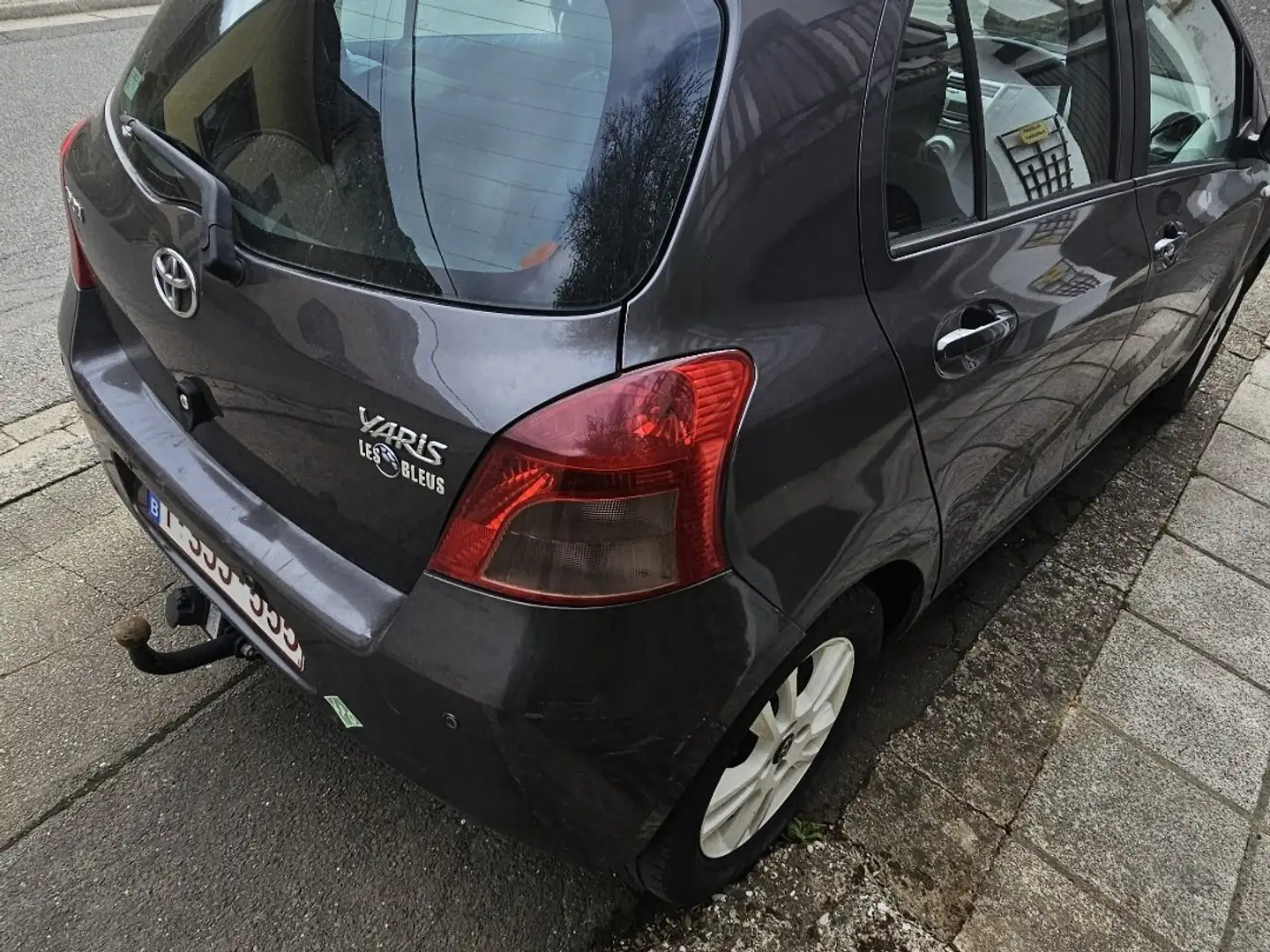Toyota Yaris 1.3i VVT-i 16v Linea Sol -  LPG - boîte manuelle - 2