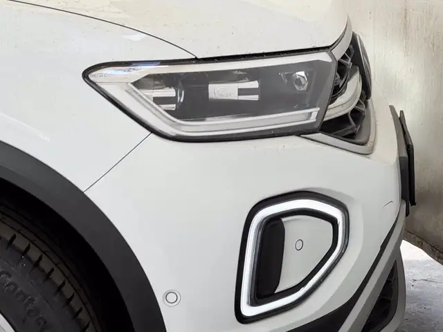 Volkswagen T-Roc view 15
