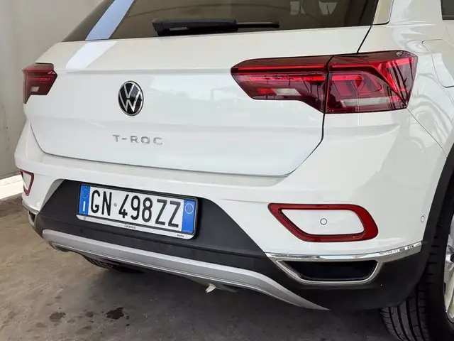 Volkswagen T-Roc view 19