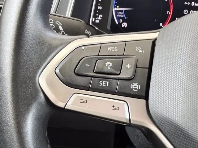 Volkswagen T-Roc view 23