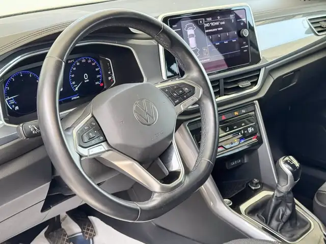 Volkswagen T-Roc view 20