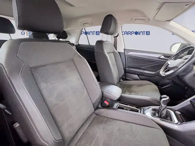 Volkswagen T-Roc view 9