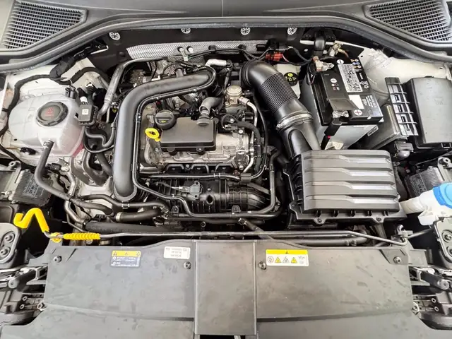 Volkswagen T-Roc view 14