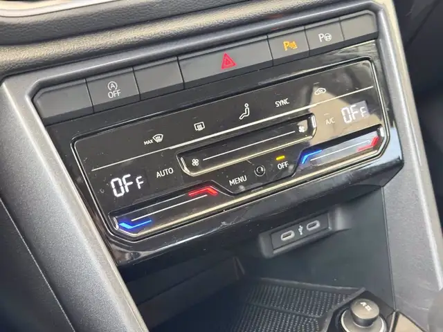 Volkswagen T-Roc view 26