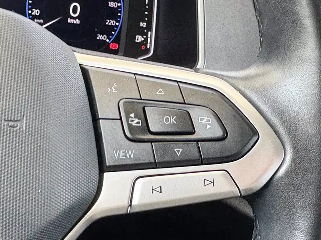 Volkswagen T-Roc view 24