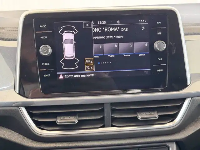 Volkswagen T-Roc view 25