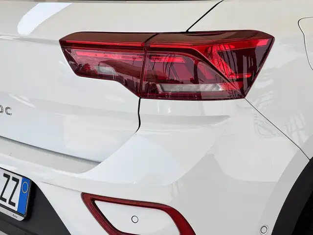 Volkswagen T-Roc view 18