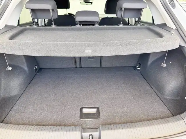 Volkswagen T-Roc view 13