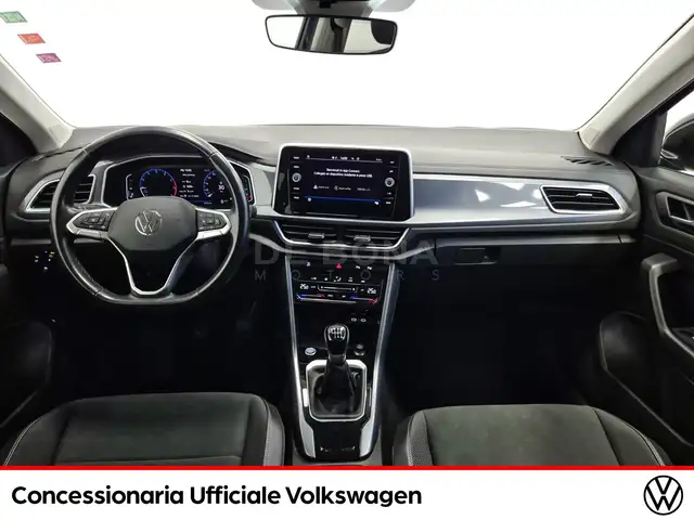Volkswagen T-Roc view 9