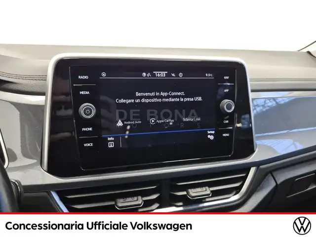 Volkswagen T-Roc view 13
