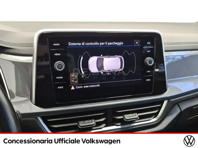 Volkswagen T-Roc view 12