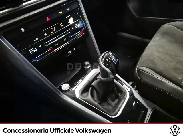 Volkswagen T-Roc view 14