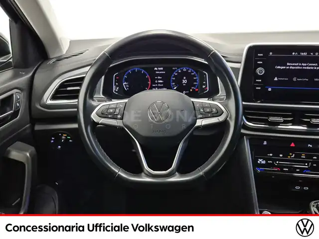 Volkswagen T-Roc view 10