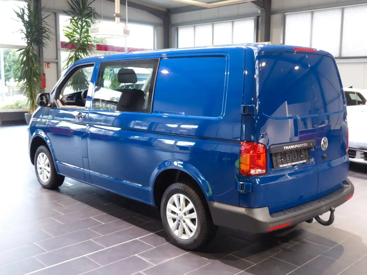 Volkswagen Transporter T6.1 DSG Kurz Plus Mixto AHK 5-Sitze Blau - 2