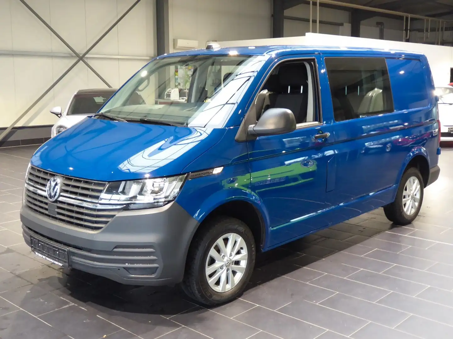Volkswagen Transporter T6.1 DSG Kurz Plus Mixto AHK 5-Sitze Blau - 1