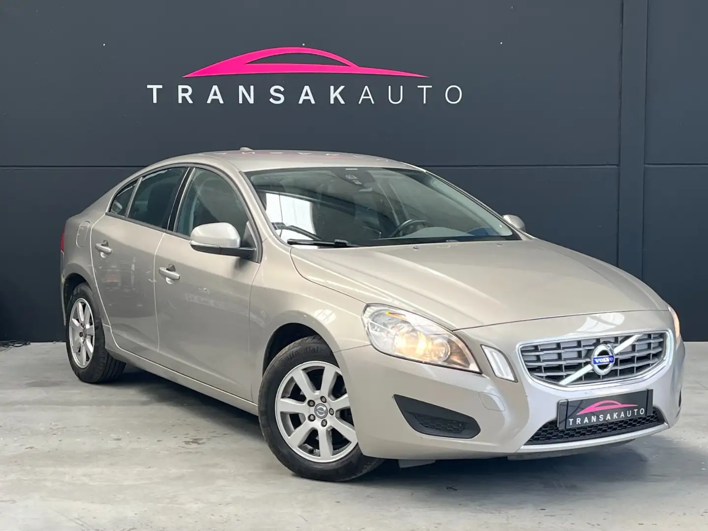 Volvo S60 Momentum Gri - 1