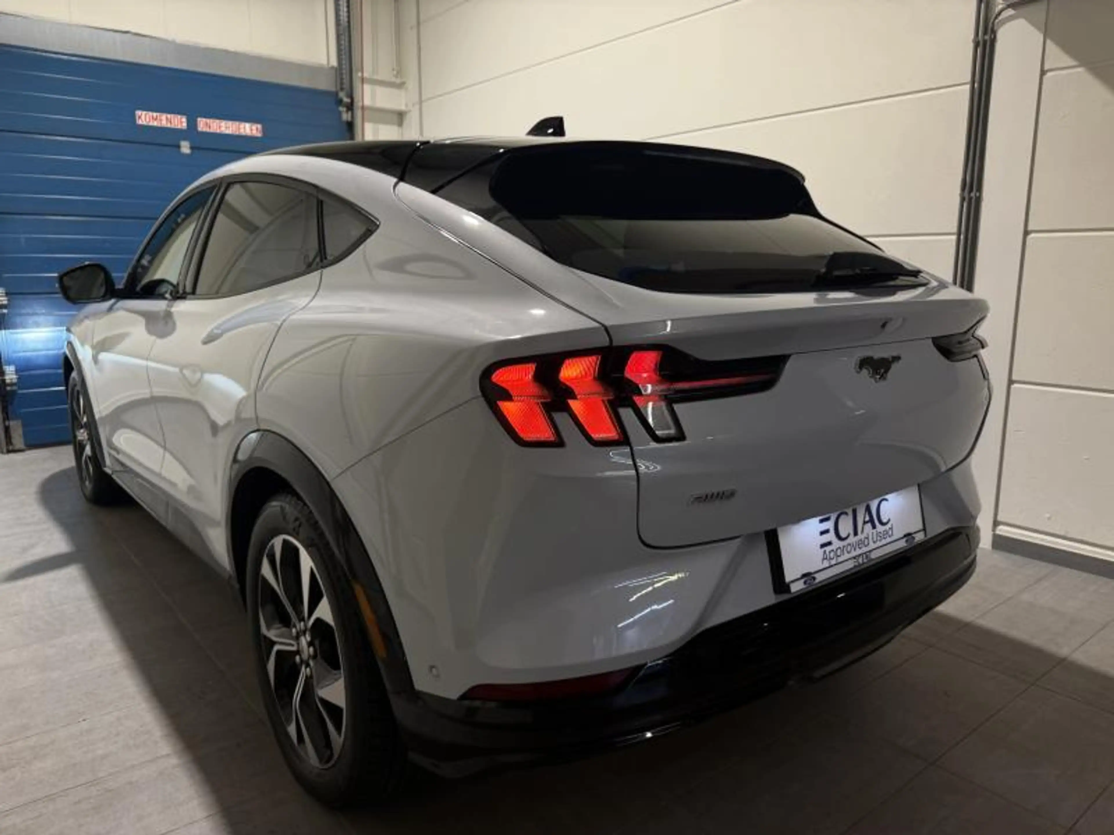 Ford Mustang Mach-E Premium AWD 76kWh Standard Range - Garantie — photo 3