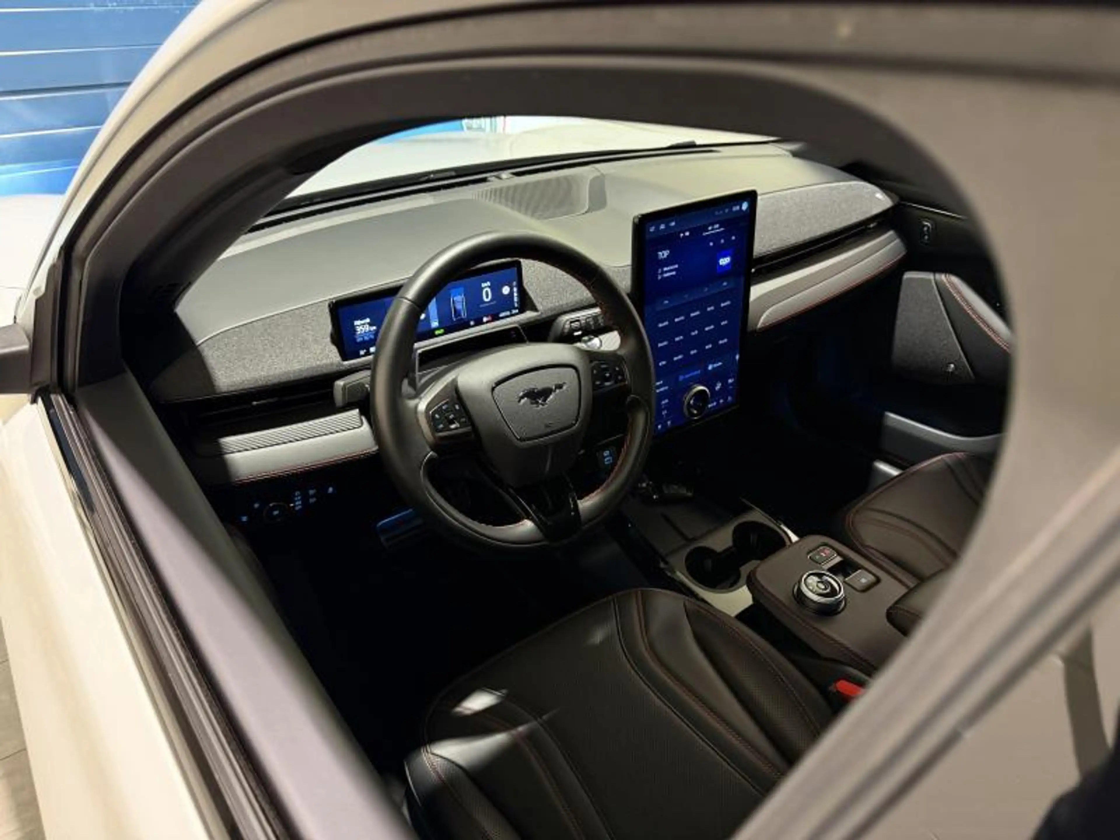 Ford Mustang Mach-E Premium AWD 76kWh Standard Range - Garantie — photo 8