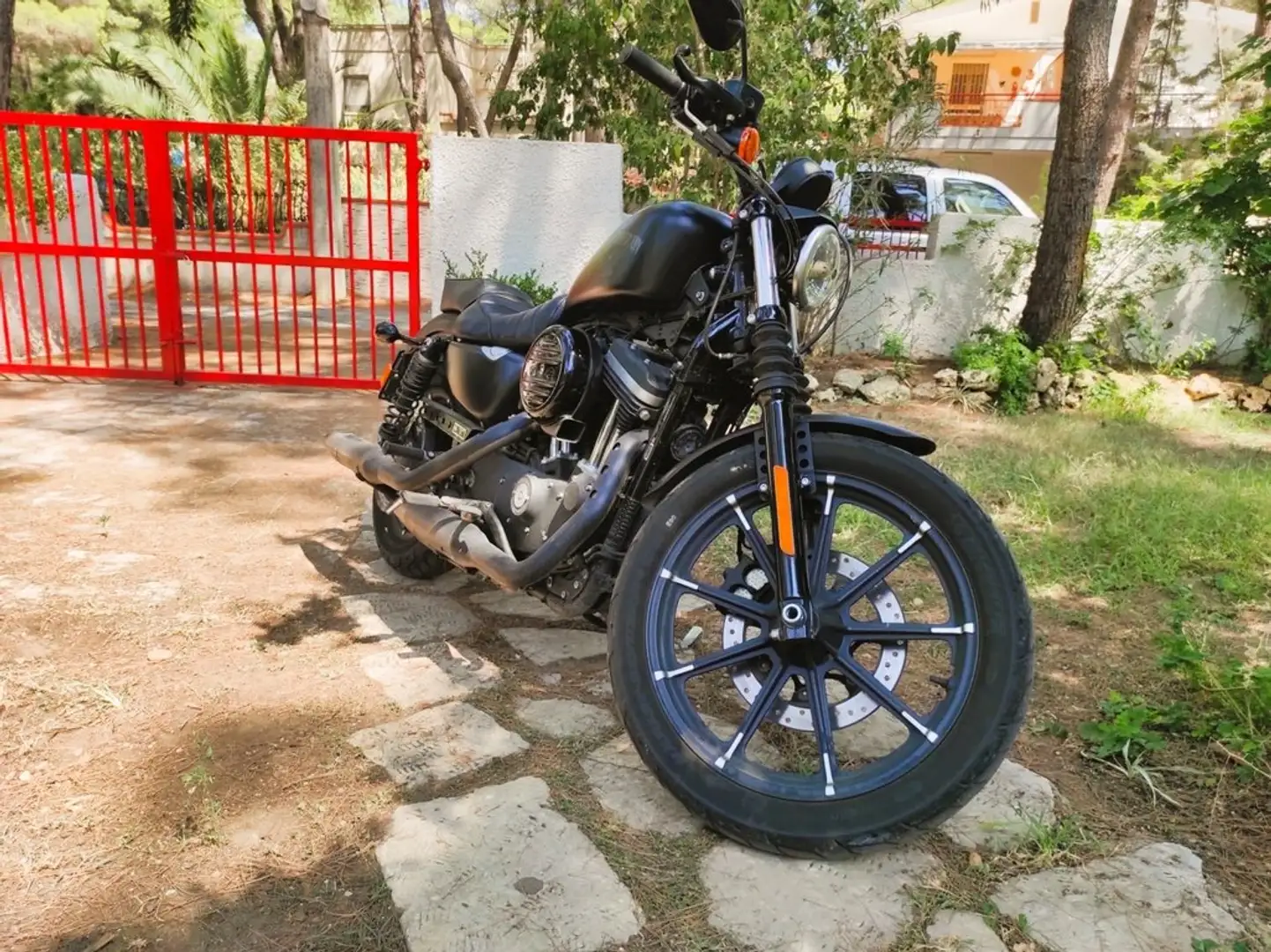 Harley-Davidson Sportster XL 883 N Iron Schwarz - 1