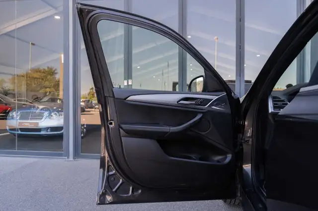BMW X3 view 9