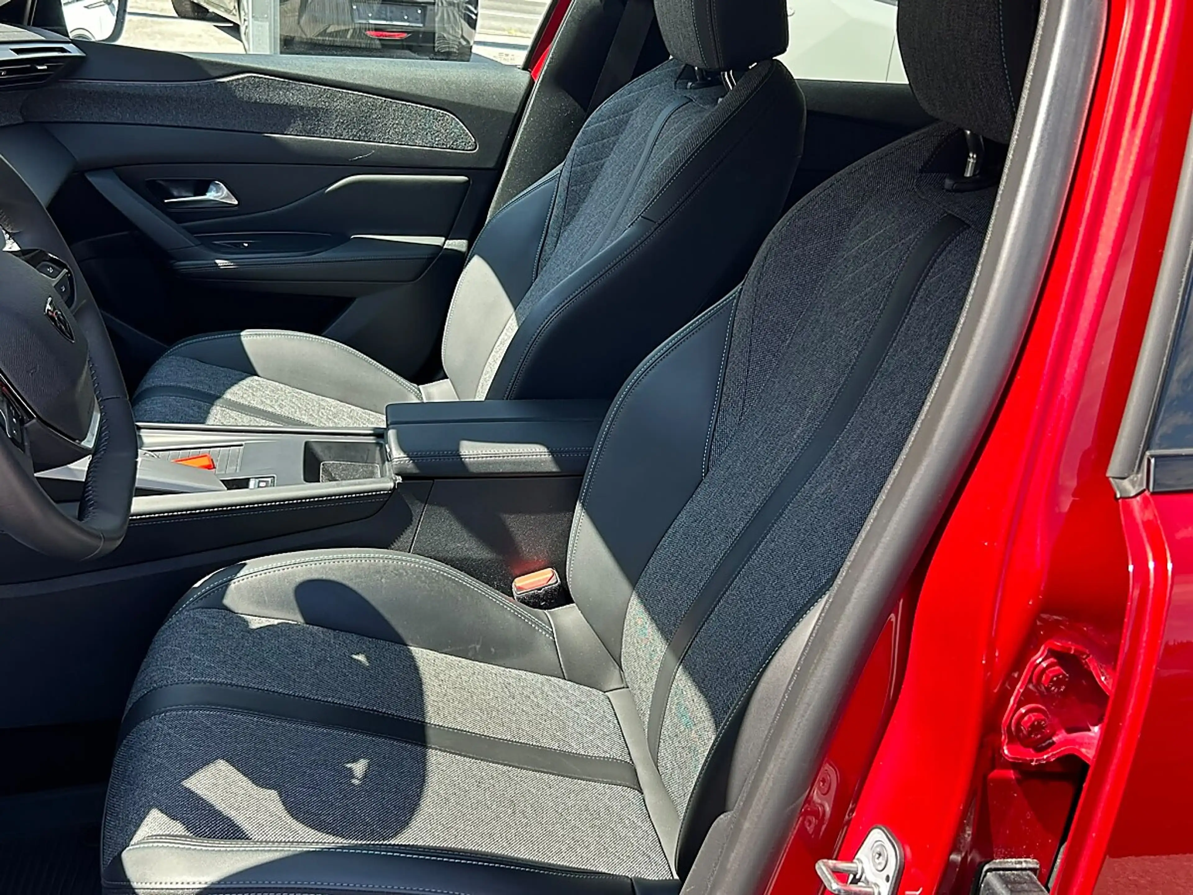 Peugeot 408 PureTech 130 S&S EAT8 Allure Pack — photo 8