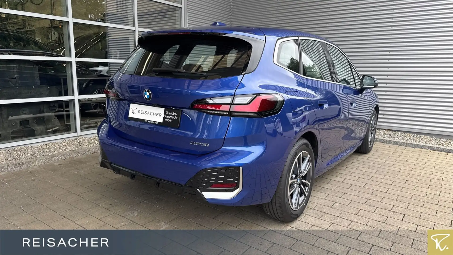 BMW 223i Active Tourer M-Sport RüKa AHK el.Sitz HUD Blau - 2