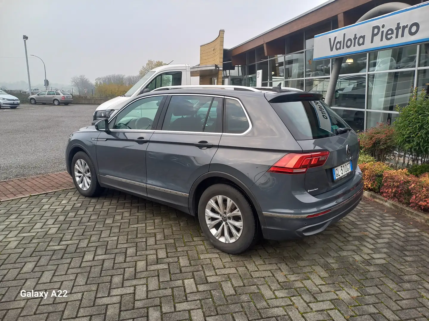 Volkswagen Tiguan Tiguan II 2021 2.0 tdi Life 150cv dsg Grigio - 2