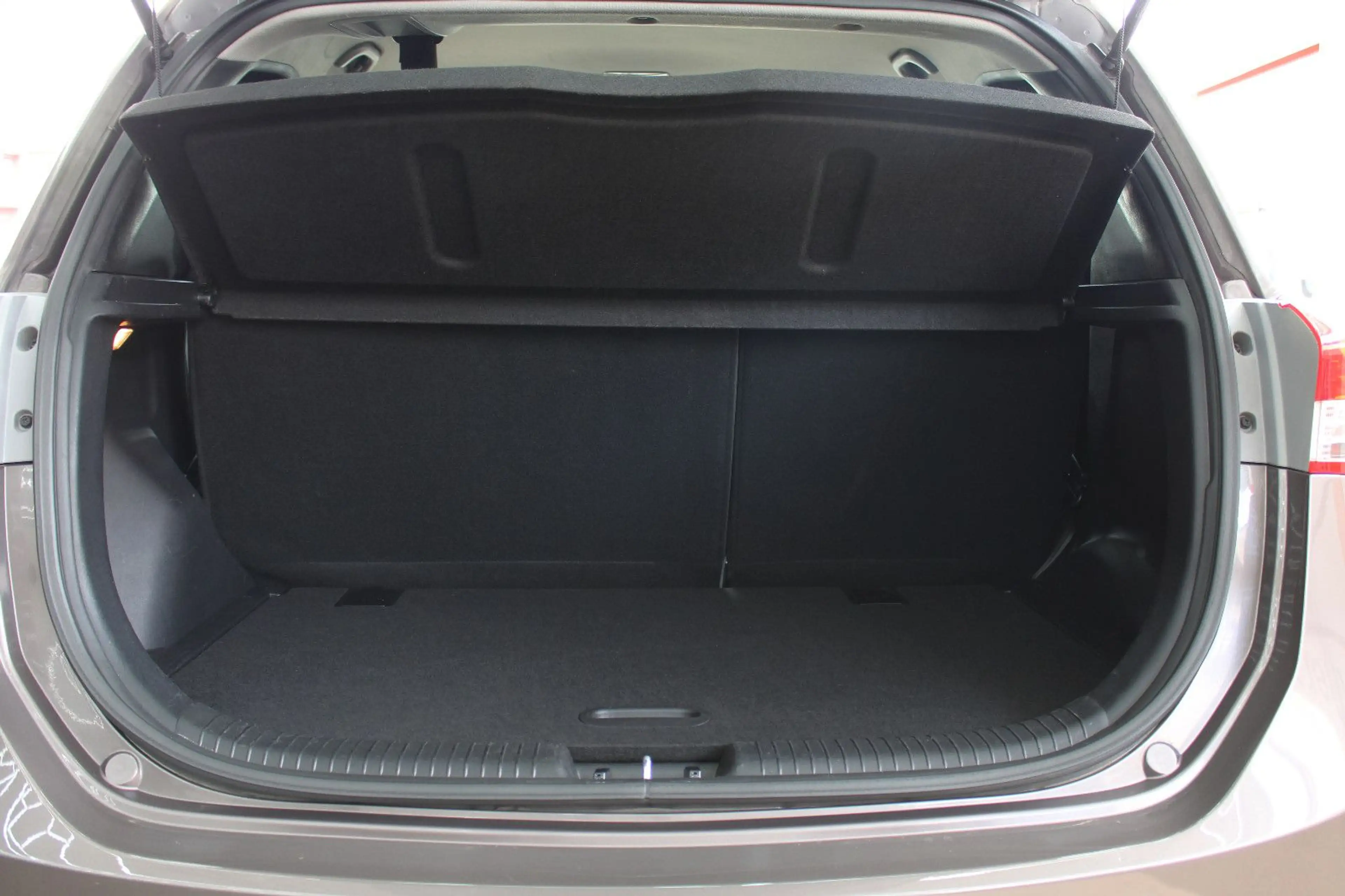 Hyundai iX20 1.4 *Tüv&Inspektion Neu* — photo 8