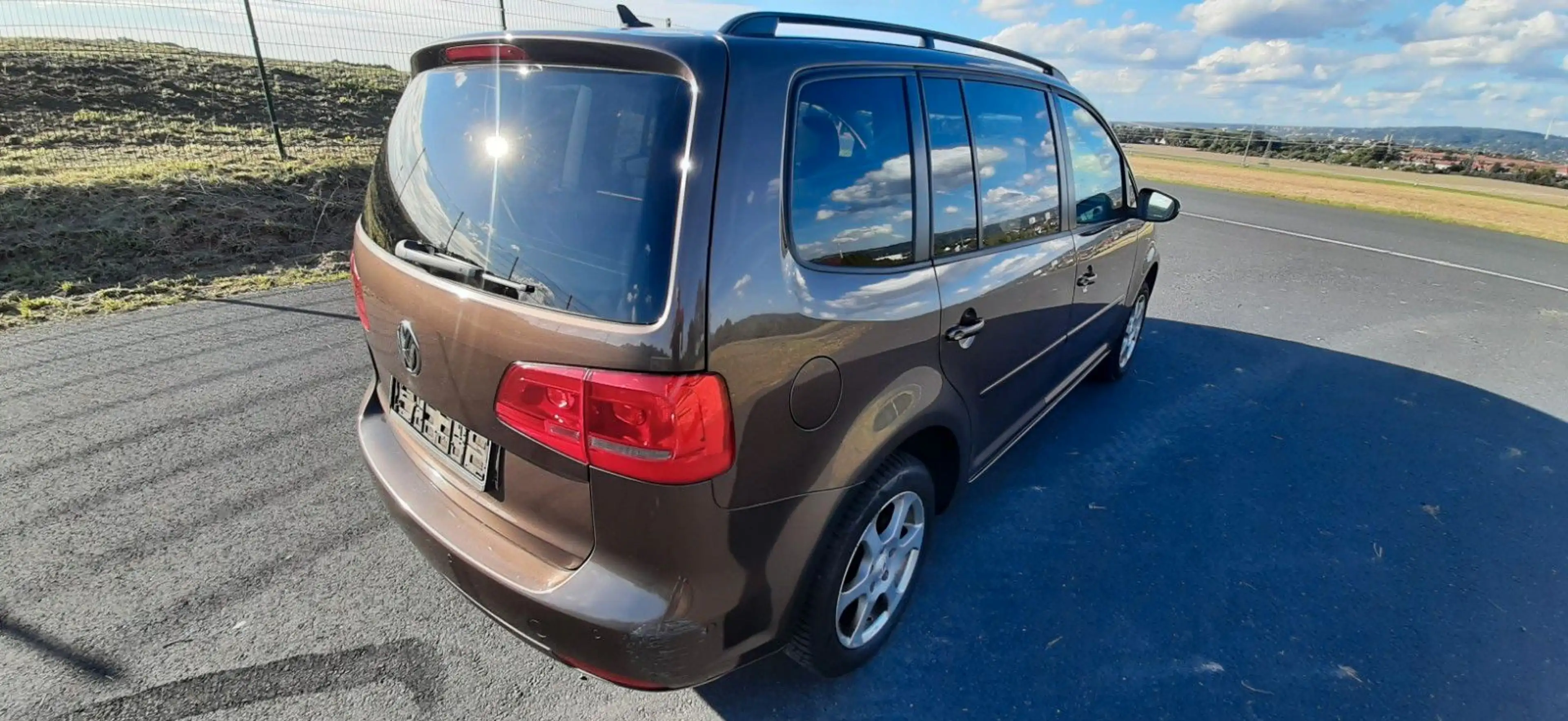 Volkswagen Touran 2.0 TDI Comfortline, Bi-Xenon,Navi,Standh — photo 3