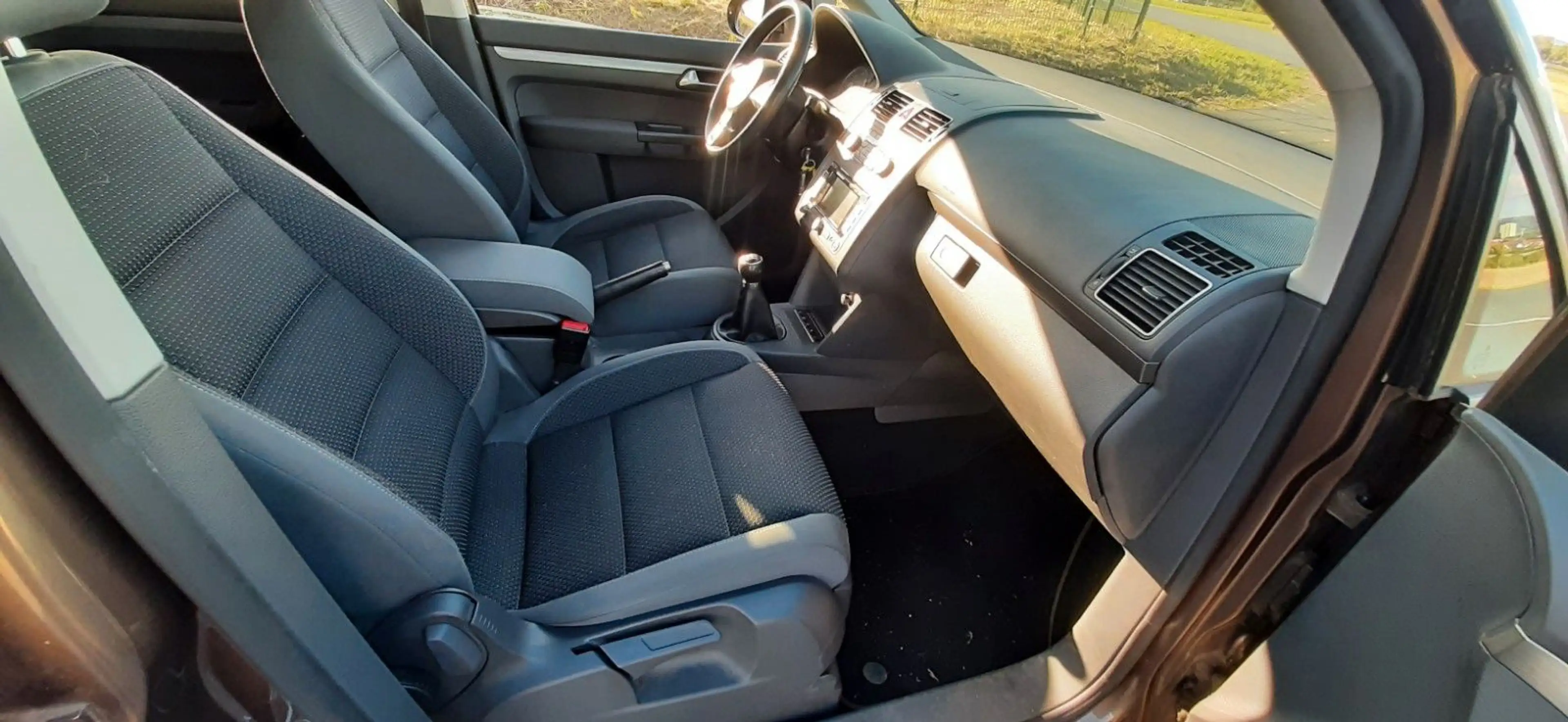 Volkswagen Touran 2.0 TDI Comfortline, Bi-Xenon,Navi,Standh — photo 8