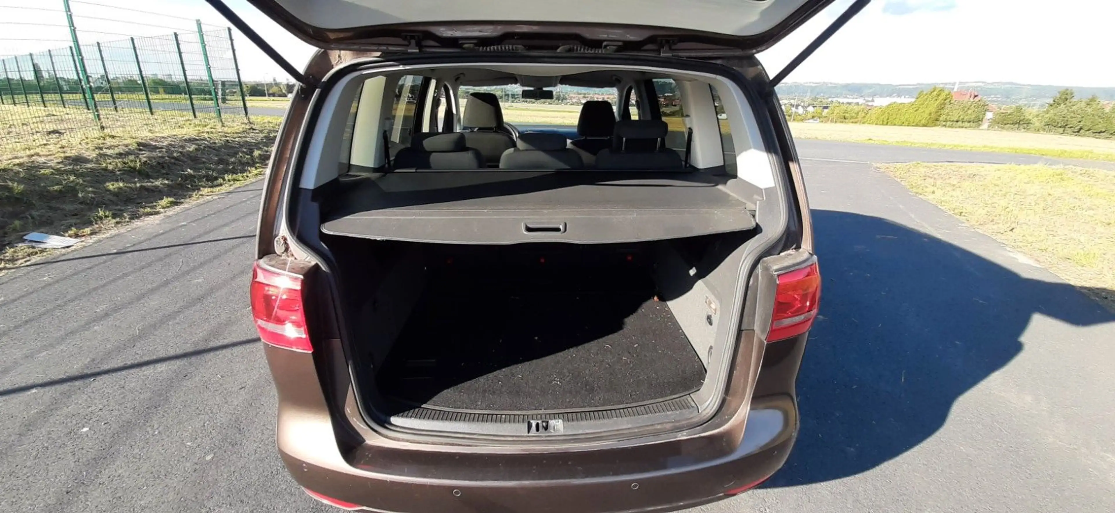Volkswagen Touran 2.0 TDI Comfortline, Bi-Xenon,Navi,Standh — photo 5