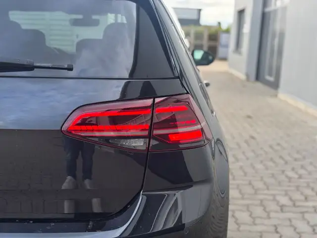 Volkswagen Golf view 18