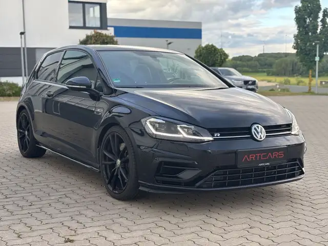 Volkswagen Golf view 3