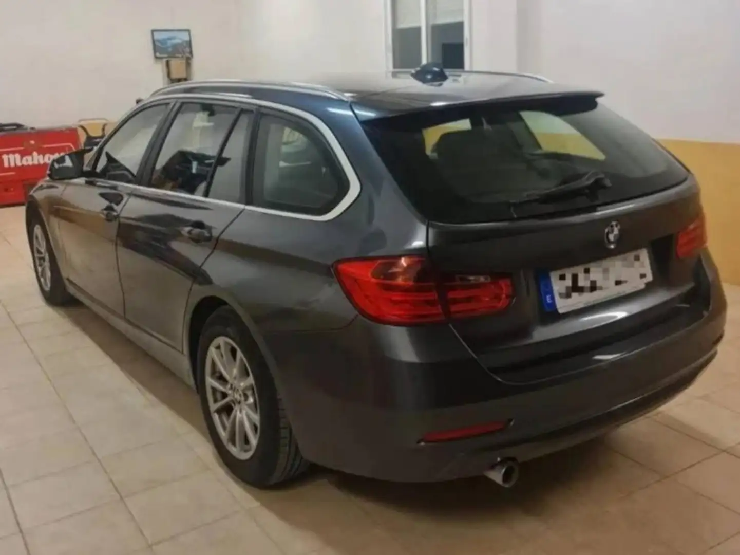 BMW 318 318d Touring Essential Plus Edition Essential Plus Edition - 2