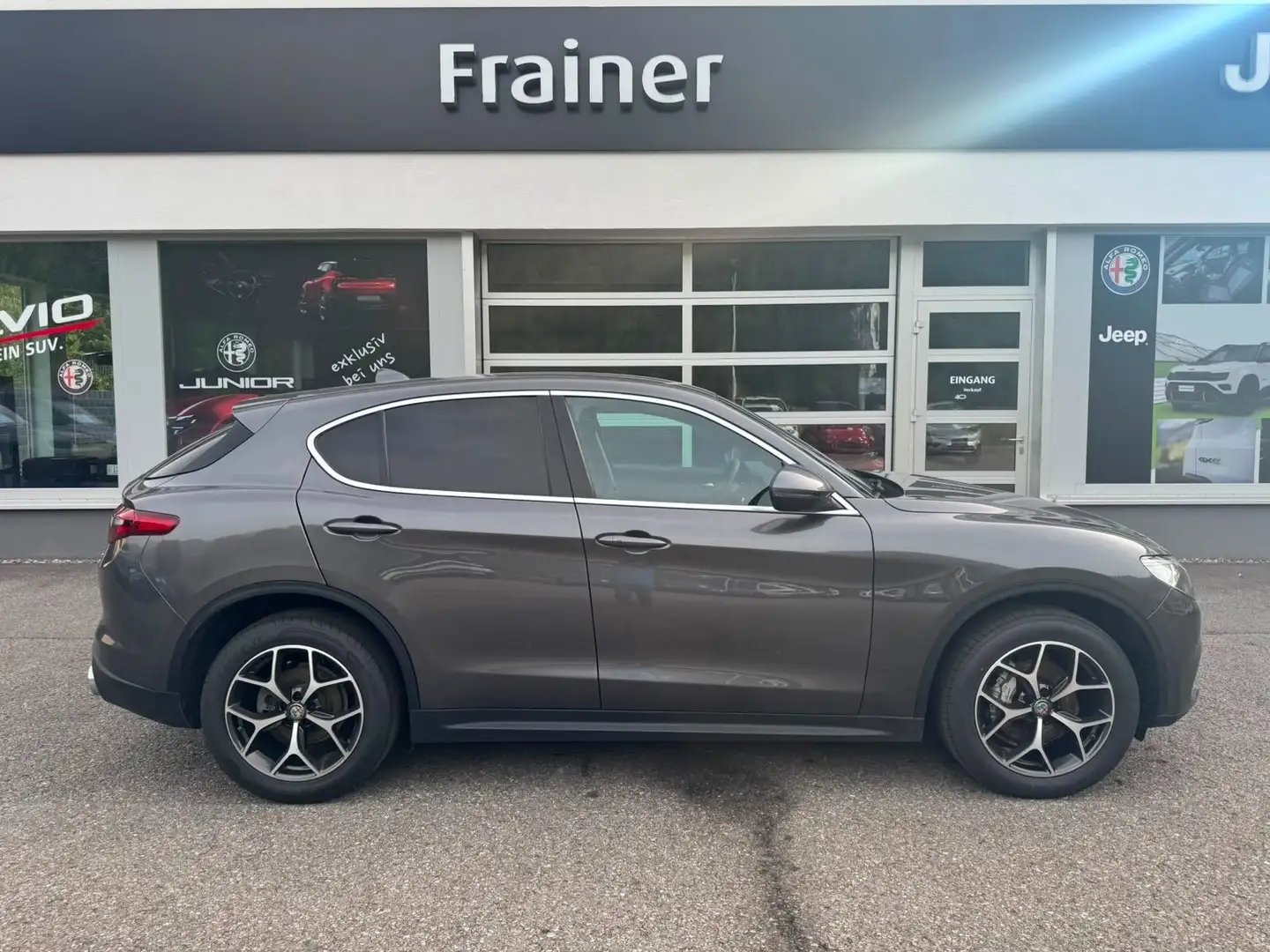 Alfa Romeo Stelvio 2.2 ATX AWD 180PS Grau - 1