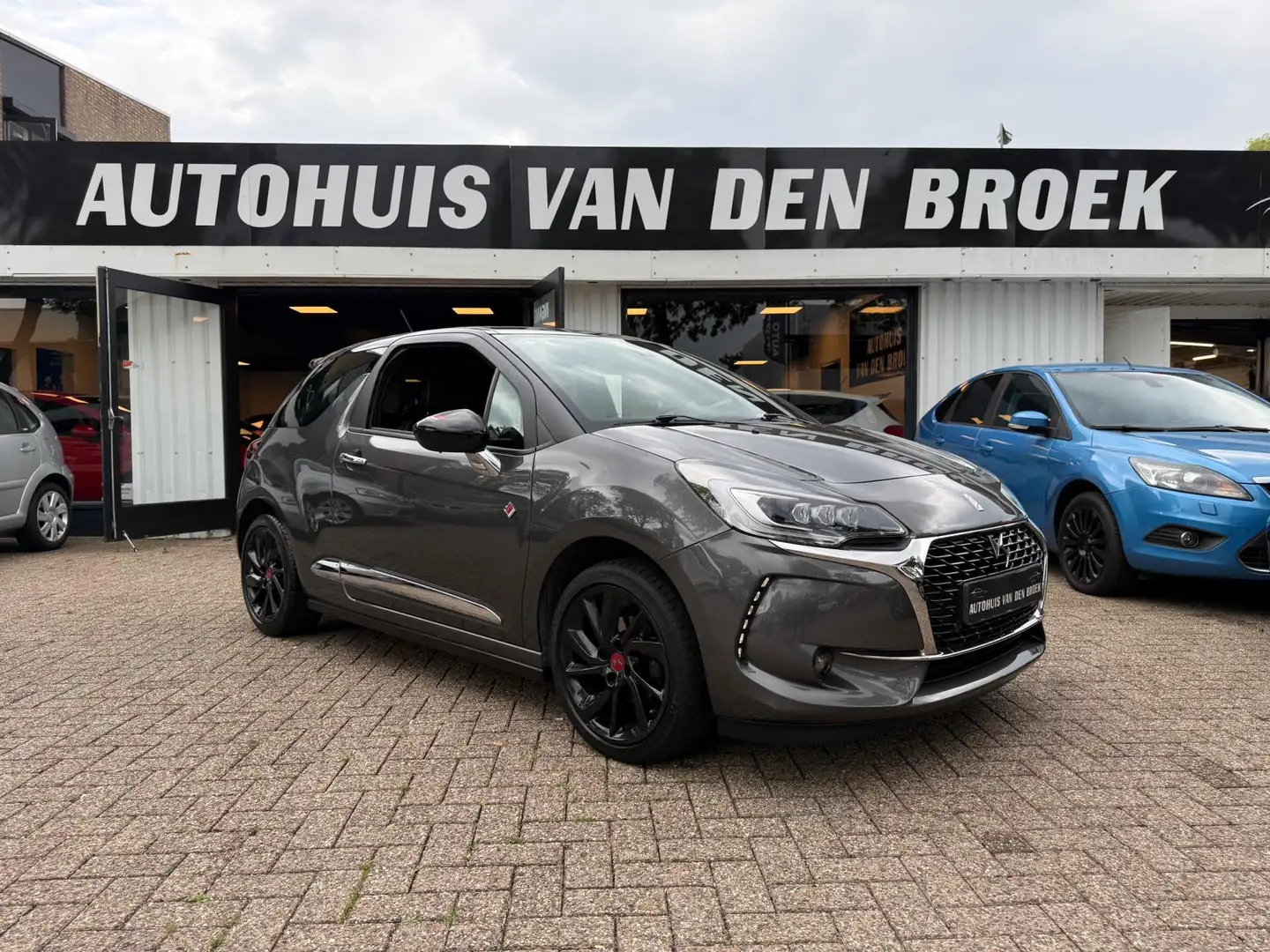 DS Automobiles DS 3 1.2 PureTech Performance Line|Automaat|Navi|Xennon Gris - 1