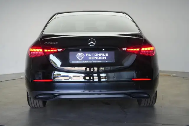 Mercedes-Benz 220 view 5