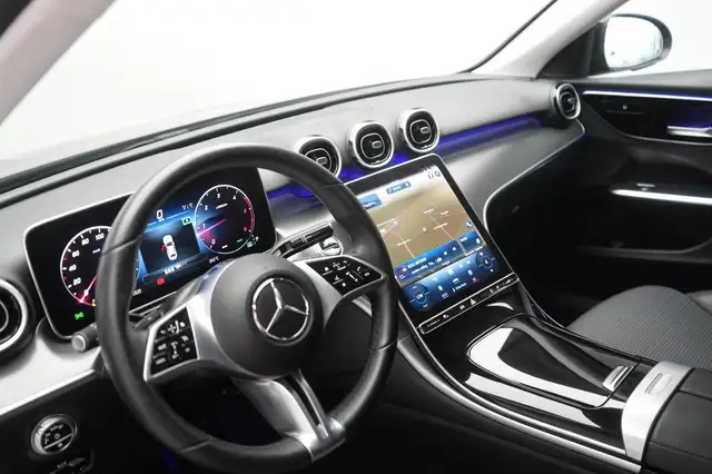 Mercedes-Benz 220 view 11