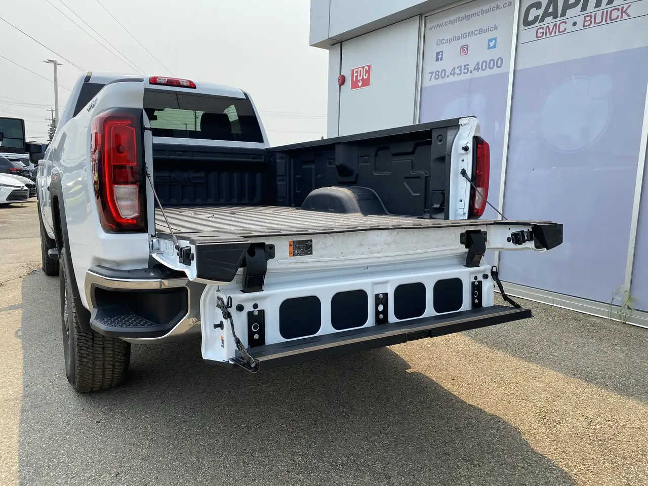 GMC Sierra 3500HD снимка GMC Sierra 3500HD
