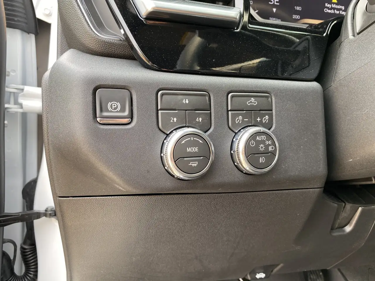 GMC Sierra 3500HD снимка GMC Sierra 3500HD