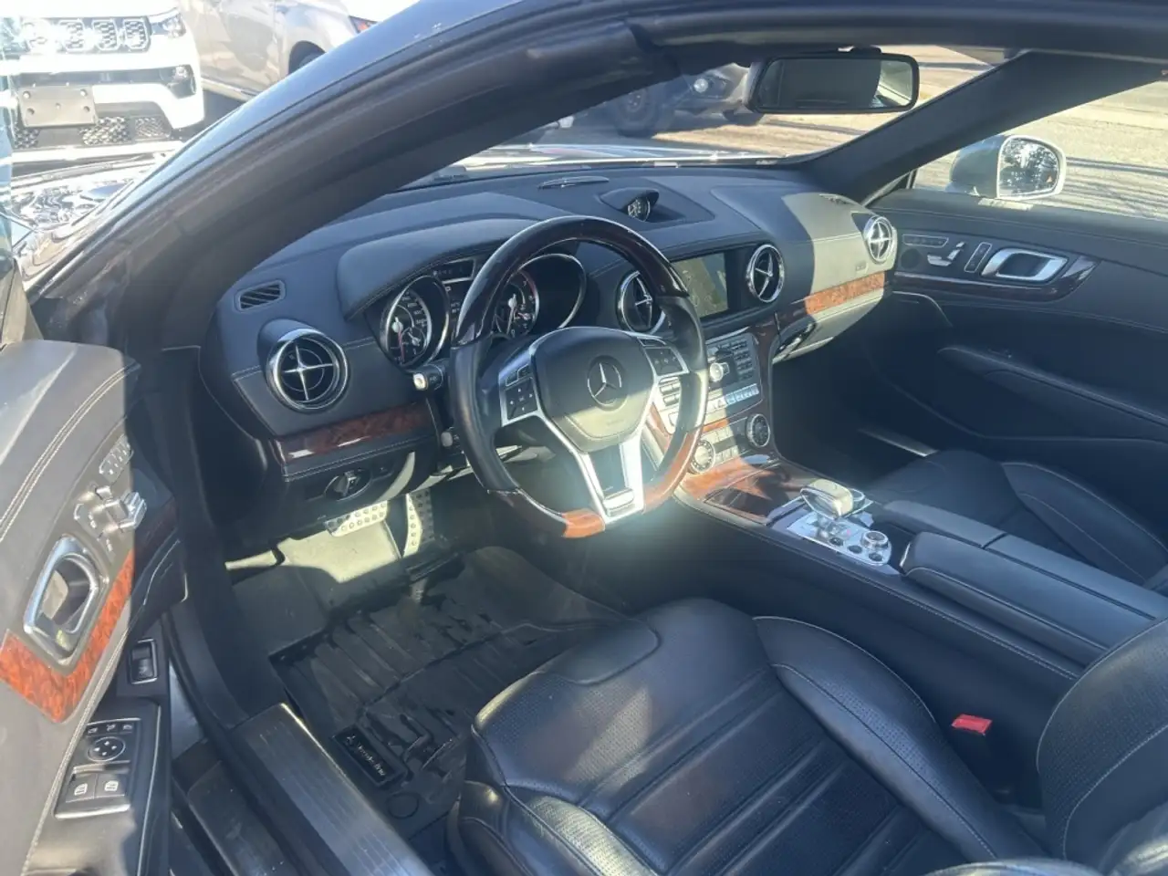 Mercedes-Benz SL снимка Mercedes-Benz SL