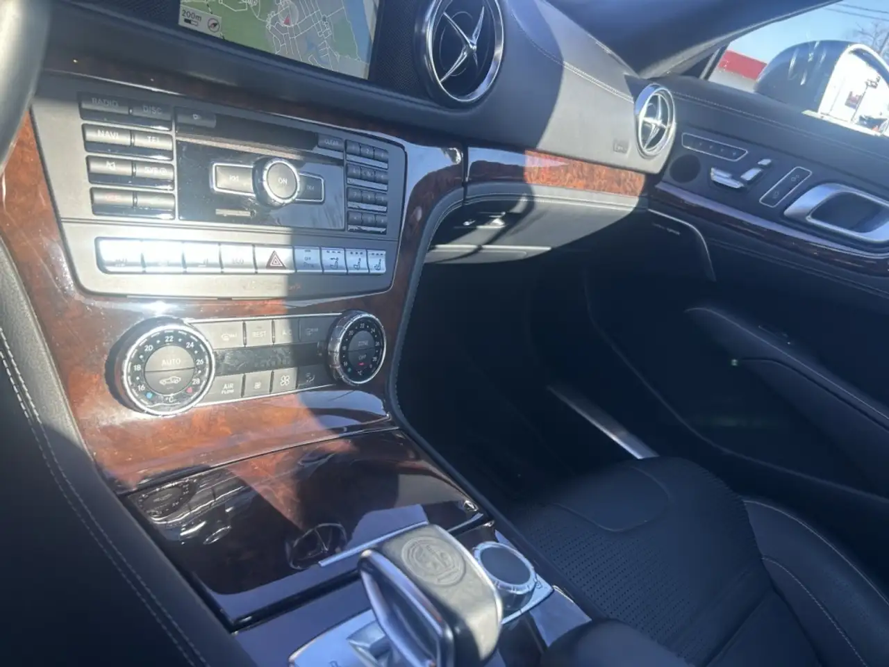 Mercedes-Benz SL снимка Mercedes-Benz SL
