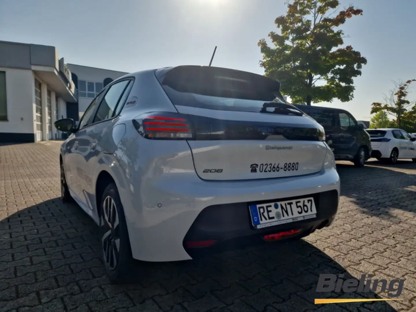 Peugeot 208 1.2 PureTech EU6e Style 100 PS Sitzheizung Carplay Weiß - 2